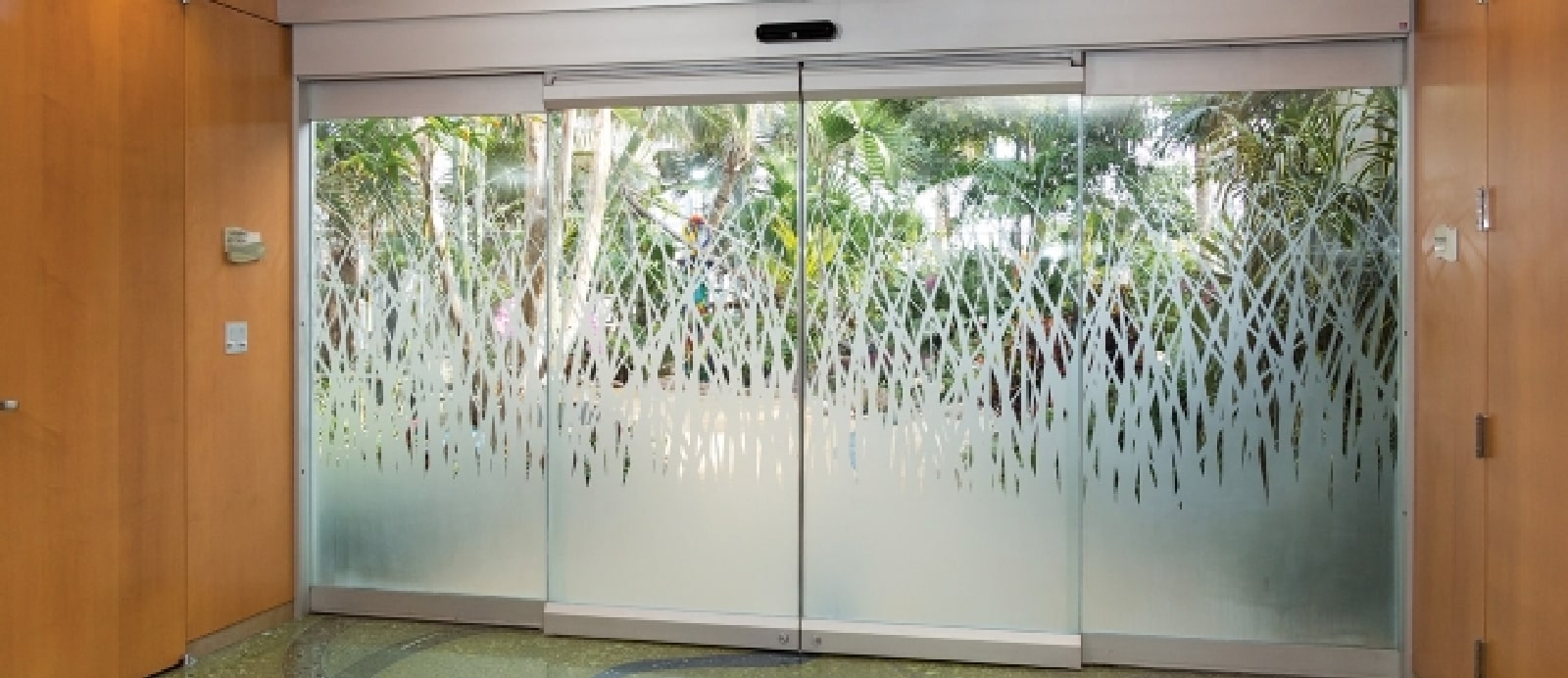AUTOMATIC SLIDING GLASS DOOR